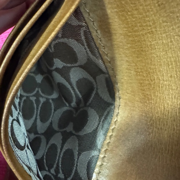 Vintage Coach Leather Bifold Wallet in Tan - Picture 11 of 16